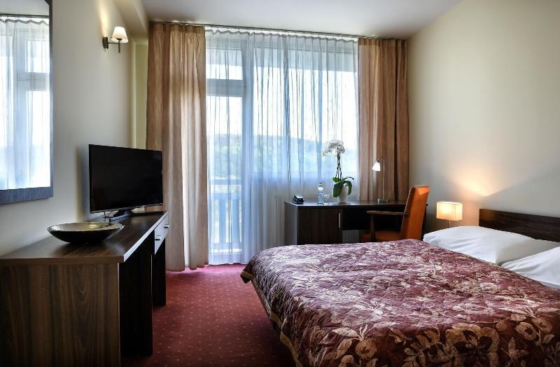 Hotel Magnolia Пьештяни Экстерьер фото