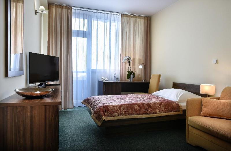 Hotel Magnolia Пьештяни Экстерьер фото