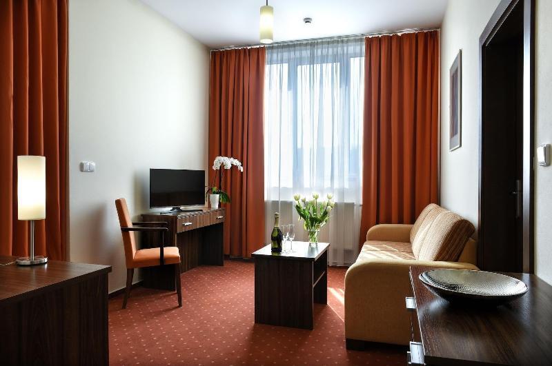 Hotel Magnolia Пьештяни Экстерьер фото