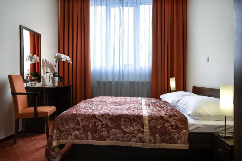 Hotel Magnolia Пьештяни Экстерьер фото