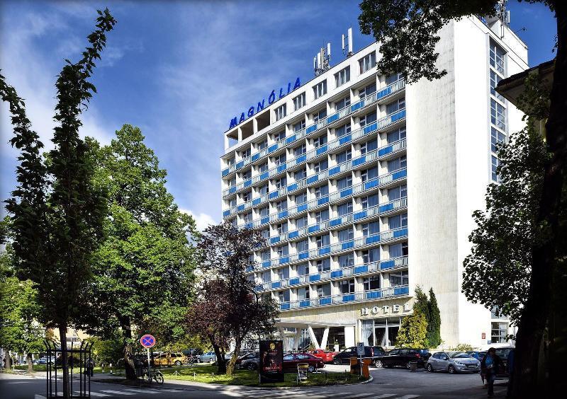 Hotel Magnolia Пьештяни Экстерьер фото