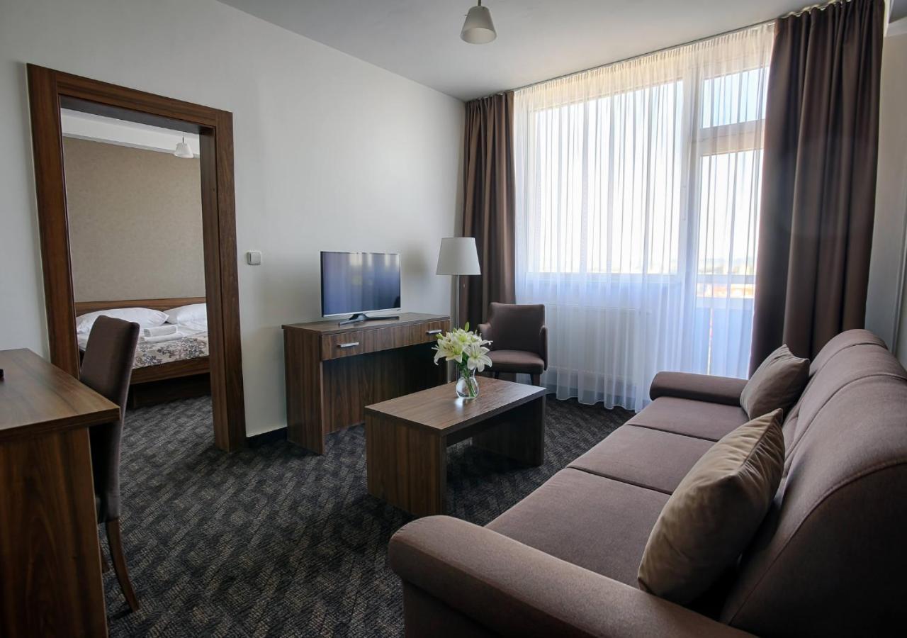 Hotel Magnolia Пьештяни Экстерьер фото