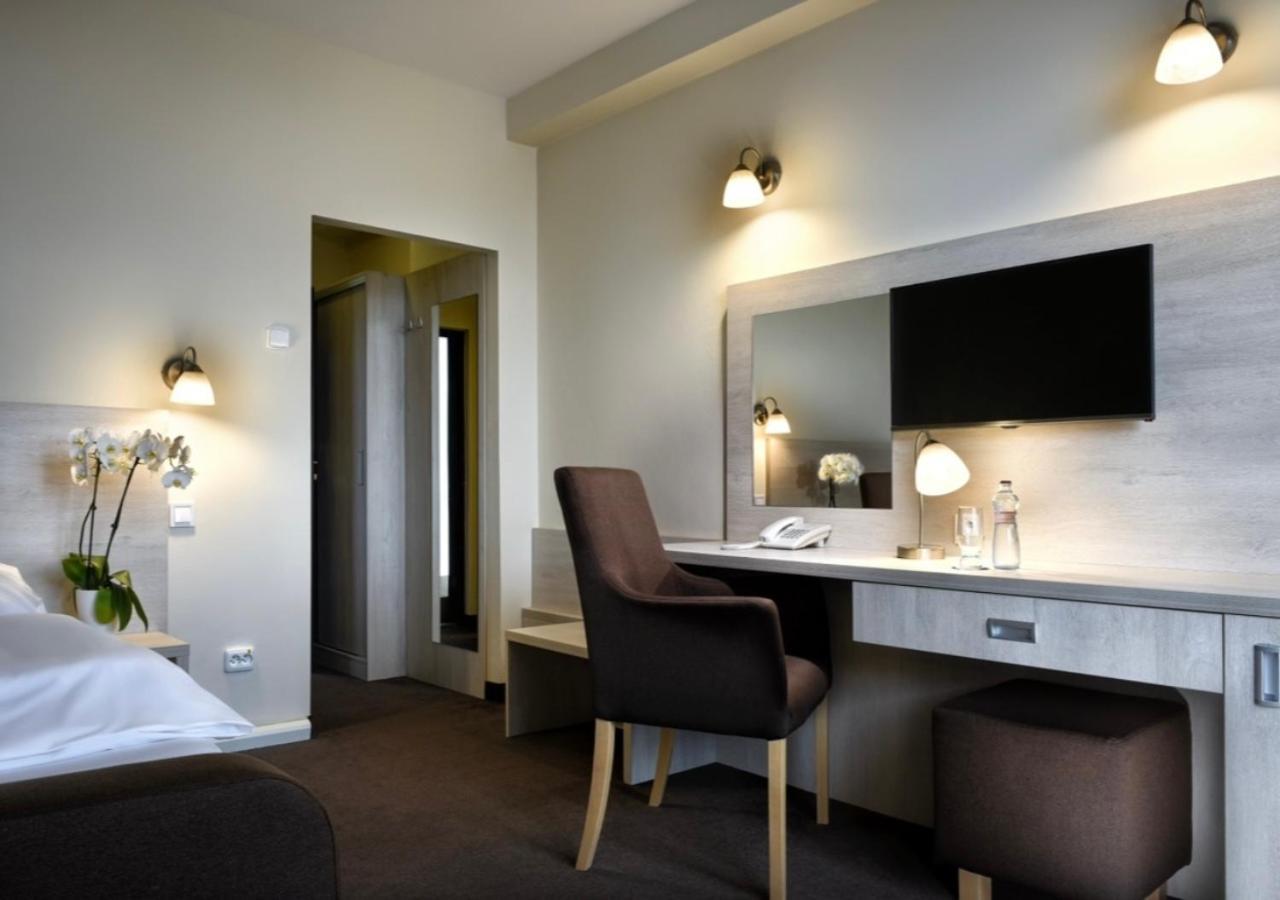 Hotel Magnolia Пьештяни Экстерьер фото