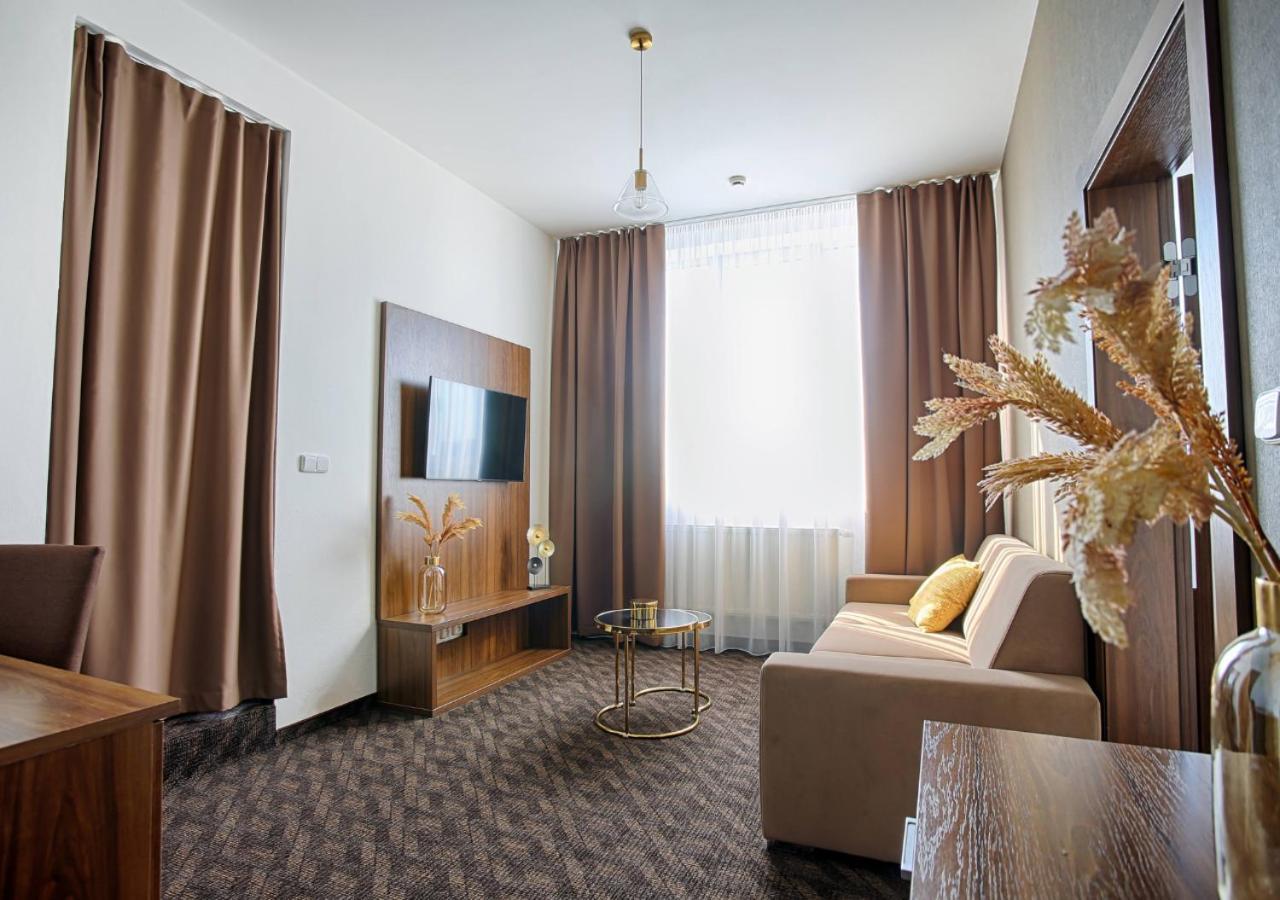 Hotel Magnolia Пьештяни Экстерьер фото