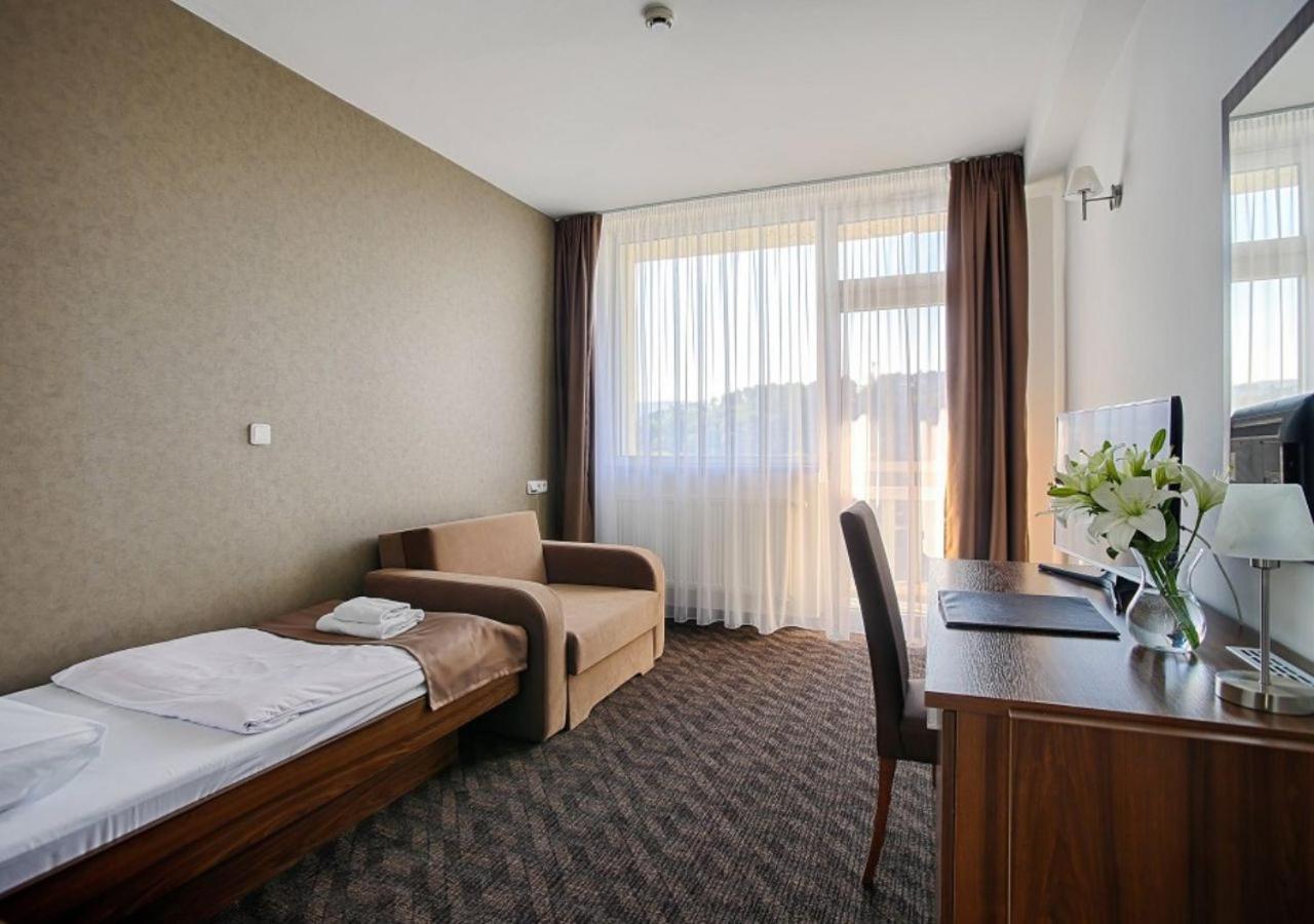 Hotel Magnolia Пьештяни Экстерьер фото
