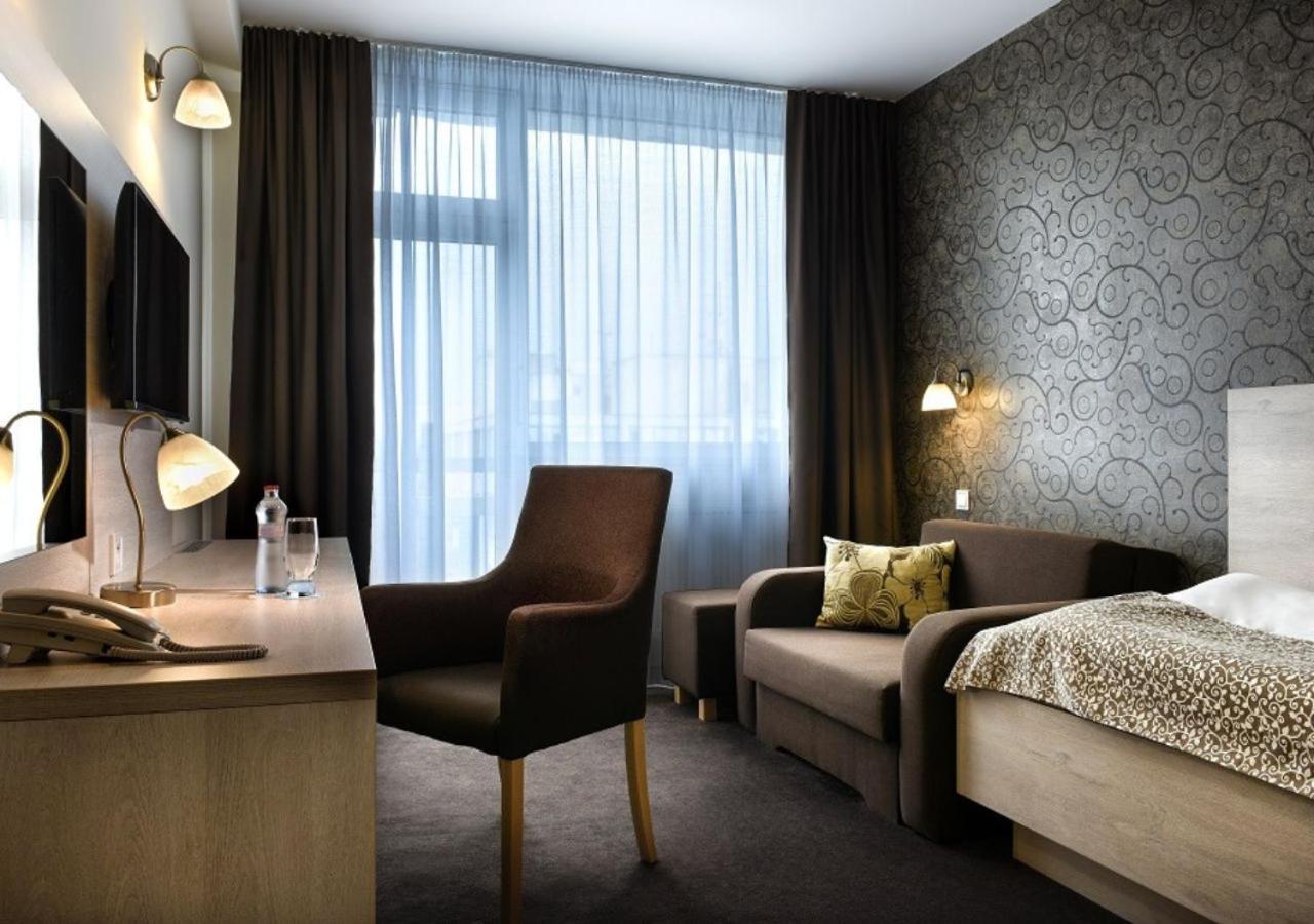 Hotel Magnolia Пьештяни Экстерьер фото