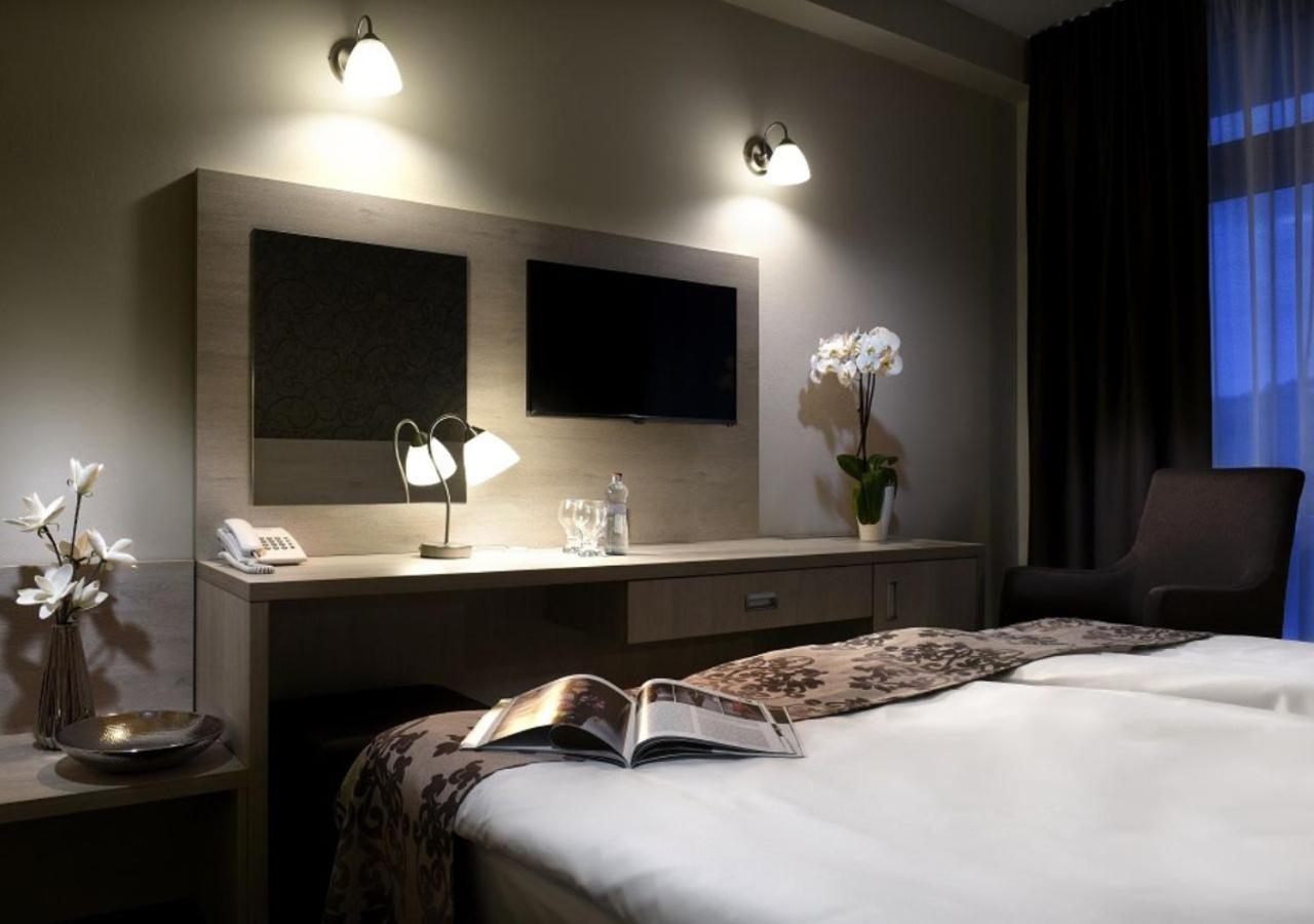 Hotel Magnolia Пьештяни Экстерьер фото