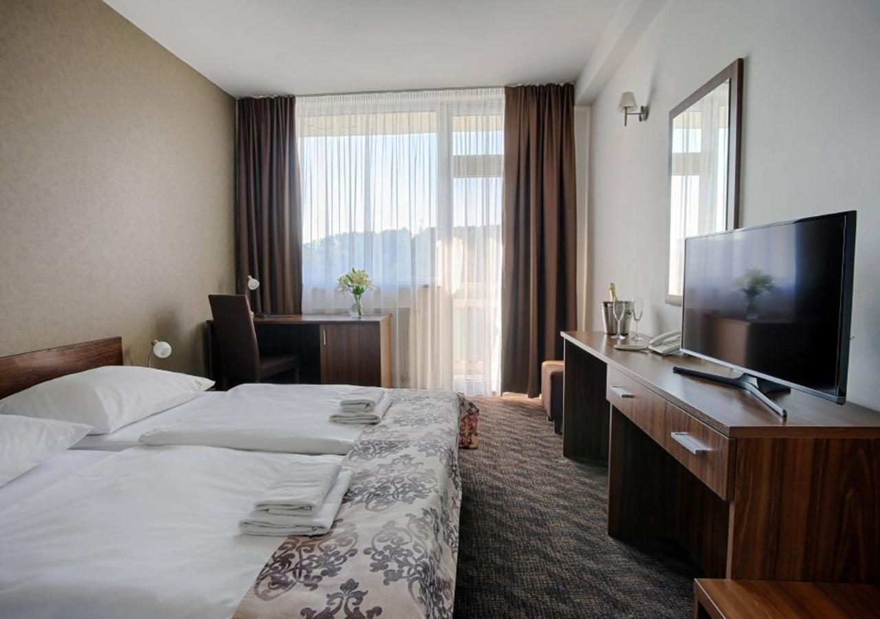 Hotel Magnolia Пьештяни Экстерьер фото
