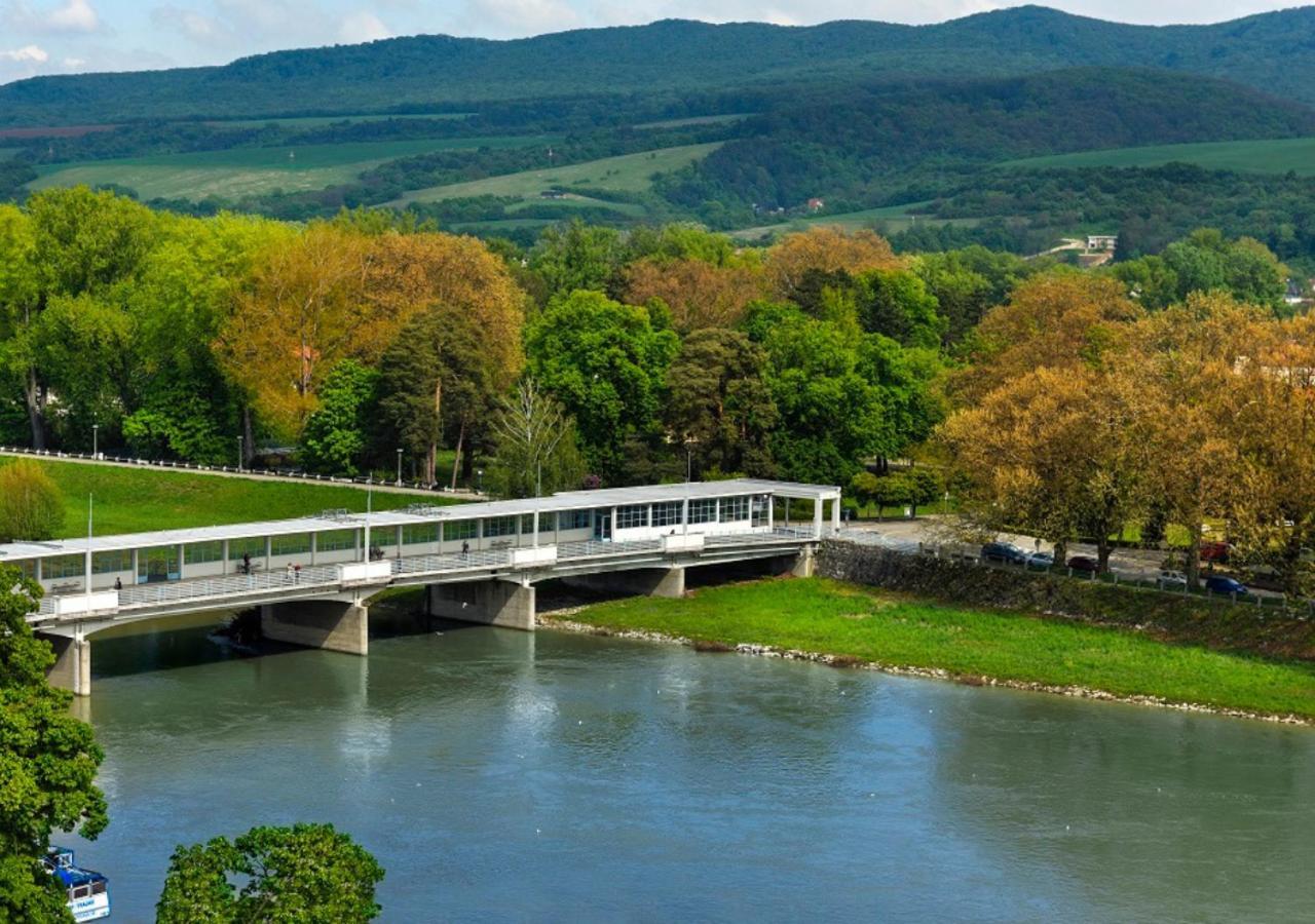 Hotel Magnolia Пьештяни Экстерьер фото