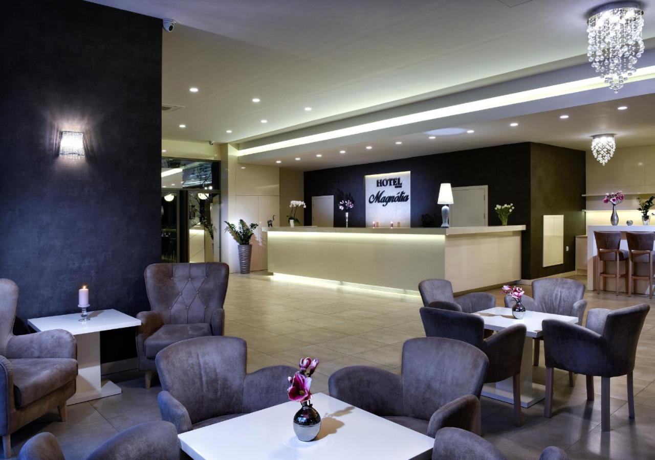 Hotel Magnolia Пьештяни Экстерьер фото