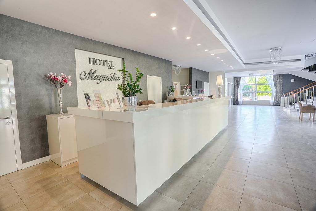 Hotel Magnolia Пьештяни Экстерьер фото